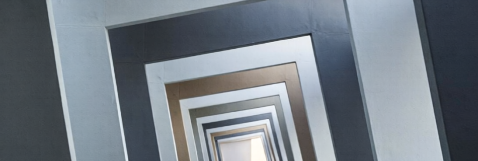 Ilustración conceptual de un pasillo arquitectónico luminoso que simboliza la transformación del marketing con automatización e IA.